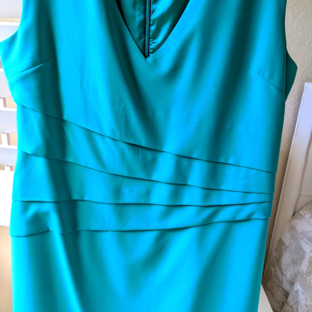 NEW YORK & CO STRETCH RUFFLE SKIRT V-NECK DRESS